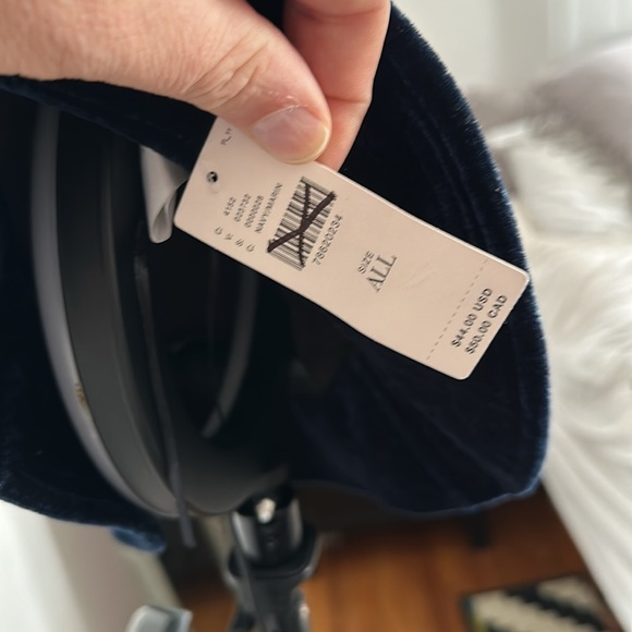 Red Anthropologie Velvet Bucket Hat NWT - Picture 5 of 6